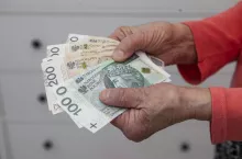 Żona całe życie pracowała w gospodarstwie. Czy dostanie emeryturę z KRUS?