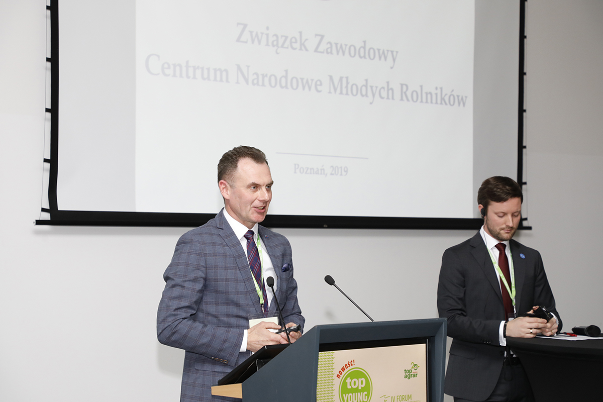 Rolnicy praktycy rozmawiają o przyszłości i przezwyciężaniu barier, panel: Młodzi Rolnicy. Na zdjęciu (od lewej): Tomasz Łukomski, Centrum Narodowe Młodych Rolników, Simon Wancke, Europejska Rada Młodych Rolników CEJA.