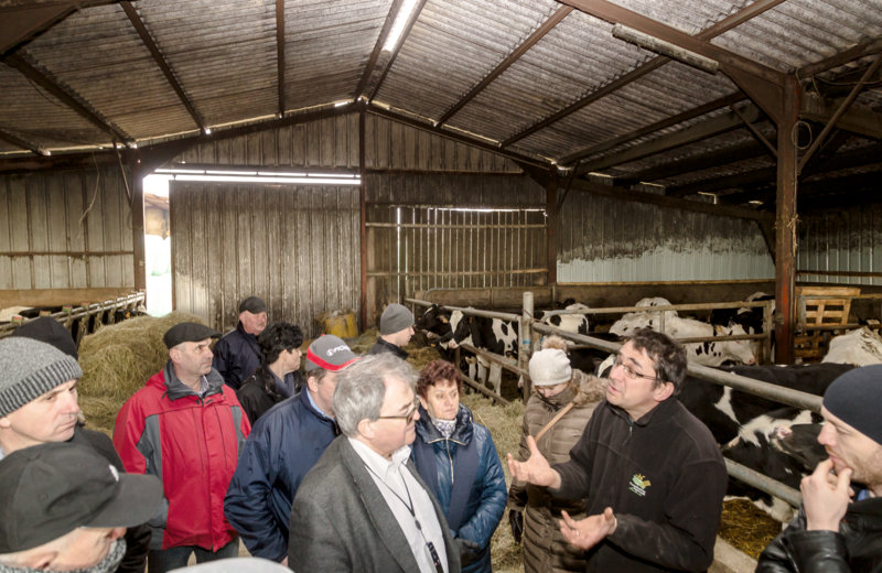 Jean Francois Verdenal (drugi z prawej) wspólnie z bratem prowadzi 320 ha gospodarstwo mleczne we Francji.