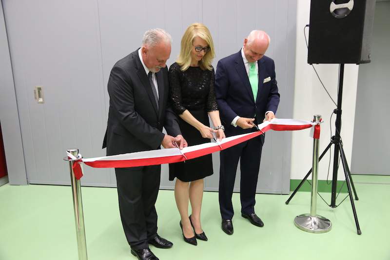 Uroczystego otwarcia nowej kliniki dokonali: prof. Skrzypczak, prof. Szumacher-Strabel i prof. Jaśkowski.