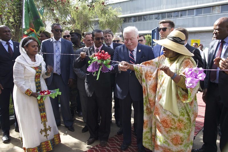 Otwarcia montowni Ursusa w Etiopii dokonali były prezydent RP Lech Wałęsa oraz dr Nirkosazana Dlamini Zuma – przewodniącza Unii Afrykańskiej w obecności ministra rolnictwa Etiopii Ato Tefera Derebw, szefa państwowej firmy METEC