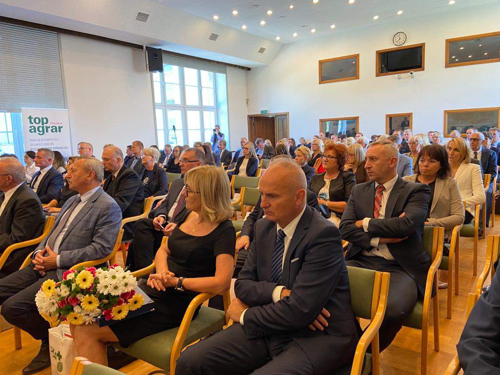 Patronat honorowy nad uroczystością objęły: Ministerstwo Rolnictwo i Rozwoju Wsi, Ministerstwo Edukacji i Nauki oraz Wojewoda Wielkopolski.