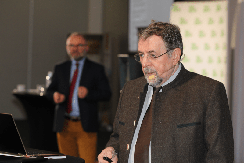 Redaktor naczelny top agrar Polska Karol Bujoczek i prof. Hansgeorg Schönberger. podczas seminarium uprawowego w Poznaniu.