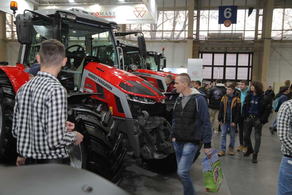 Targi Polagra Premiery w Poznaniu - stoisko firmy EuroMasz Lipka, dealera traktorów Massey Ferguson