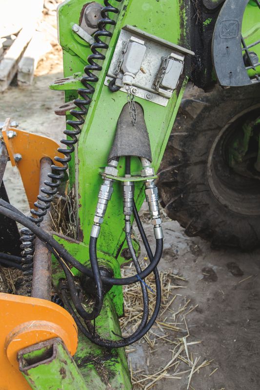 Podłączenie wyjść hydrauliki.