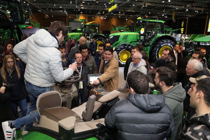 Stanowisko marki John Deere cieszyło się dużą popularnością wśród zwiedzających