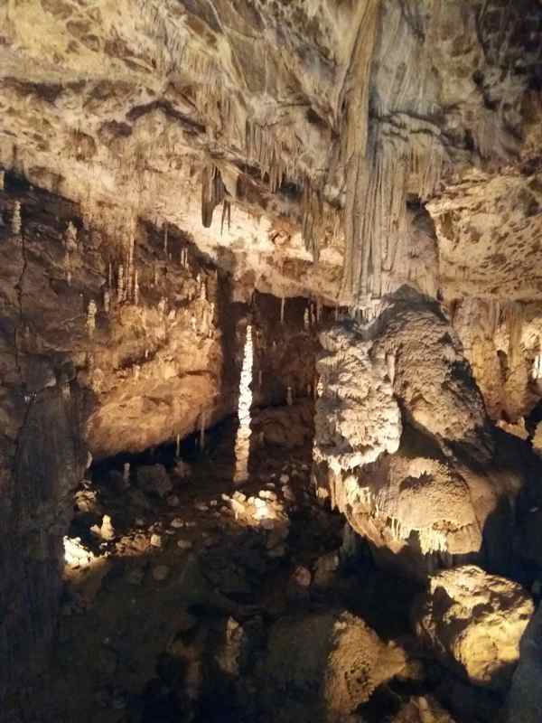 Stalagmity i stalaktyty tworzą ciekawe wzory.