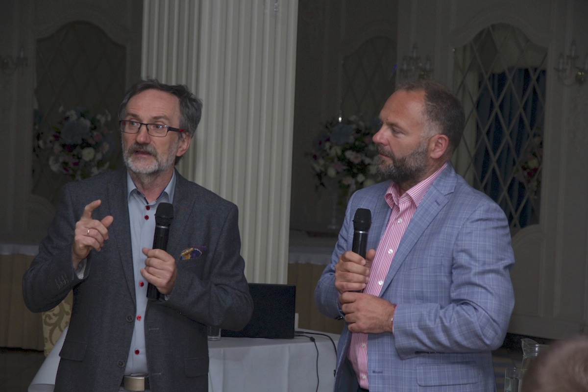 Prof. Zygmunt M. Kowalski, UR w Krakowie i red. nacz. Karol Bujoczek, seminarium w miejscowości Porosły-Kolonia k. Białegostoku.