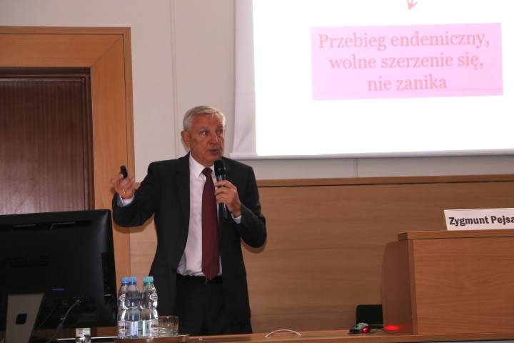 Prof. Zygmunt Pejsak twierdzi, że z odstrzałem dzików nie poradzą sobie amatorzy.