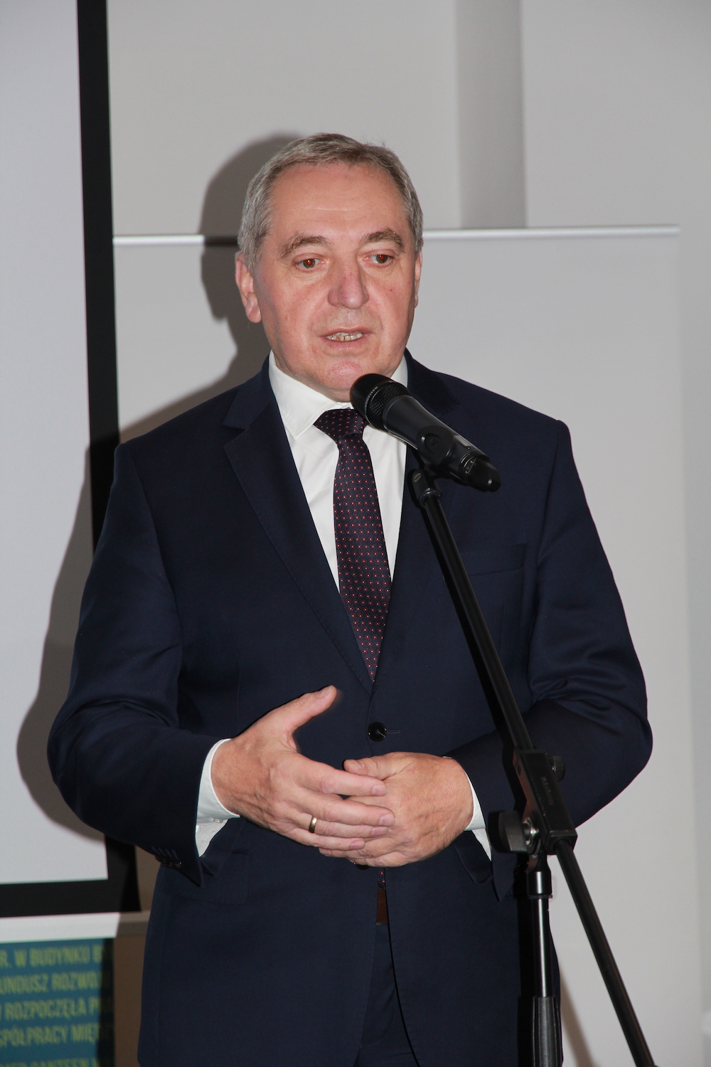 Minister Środowiska Henryk Kowalczyk.
