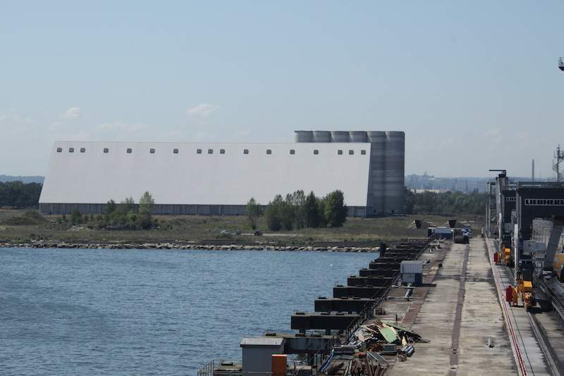 Silosy i hala.