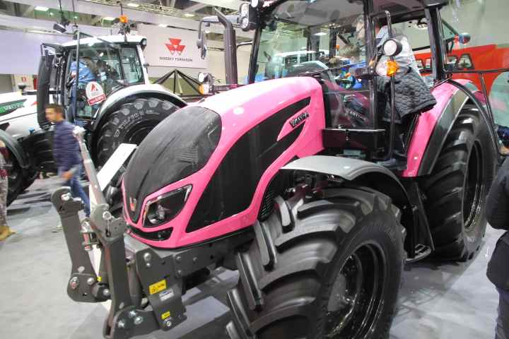 Valtra daje klientom szeroki wybór wyposażenia i kolorystyki traktorów