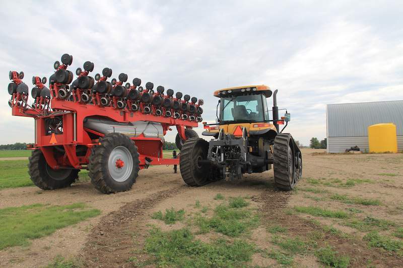 10.	W USA najpopularniejszym rozstawem kół dla maszyn rolniczych – w tym także i traktorów gąsiennicowych jest rozstaw trzymetrowy.