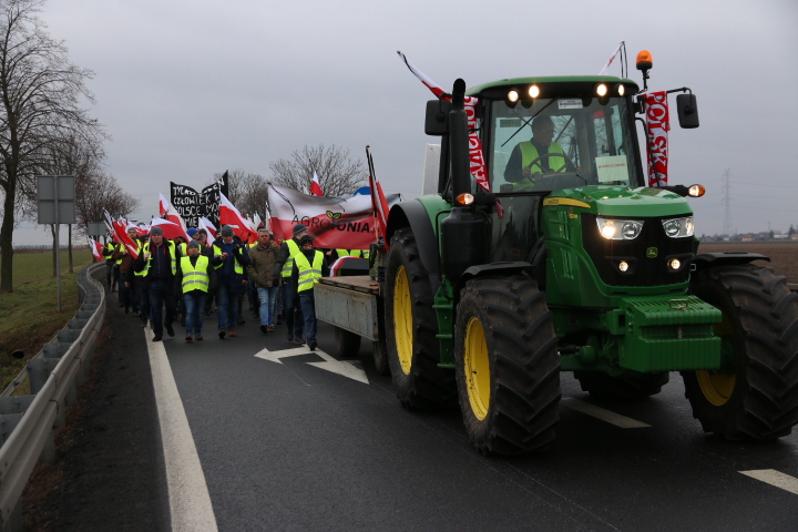 Protest rolników na drodze krajowej numer 11 na odcinku Kórnik-Środa Wielkopolska.