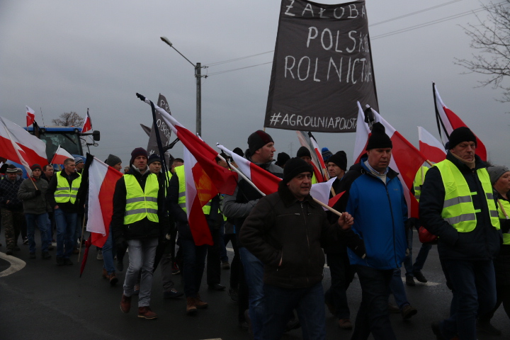 Protest rolników na drodze krajowej numer 11 na odcinku Kórnik-Środa Wielkopolska.