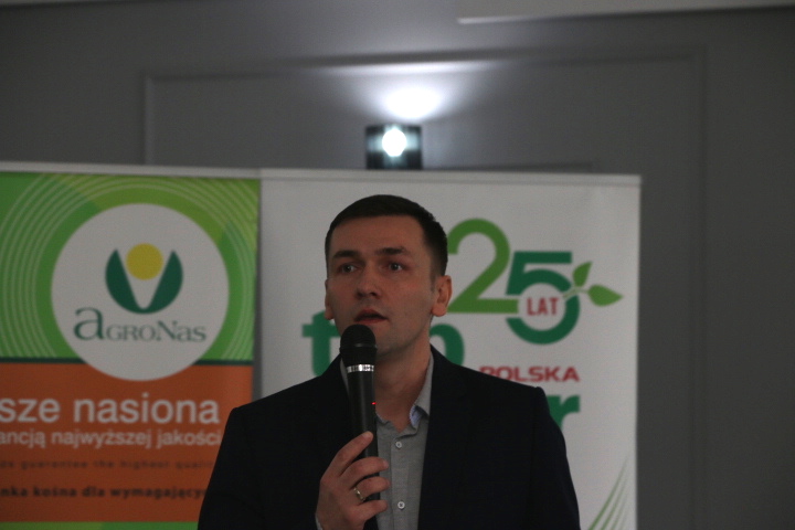 Michał Gawroński z firmy Agronas mówił o bogatej ofercie nasiennej firmy.
