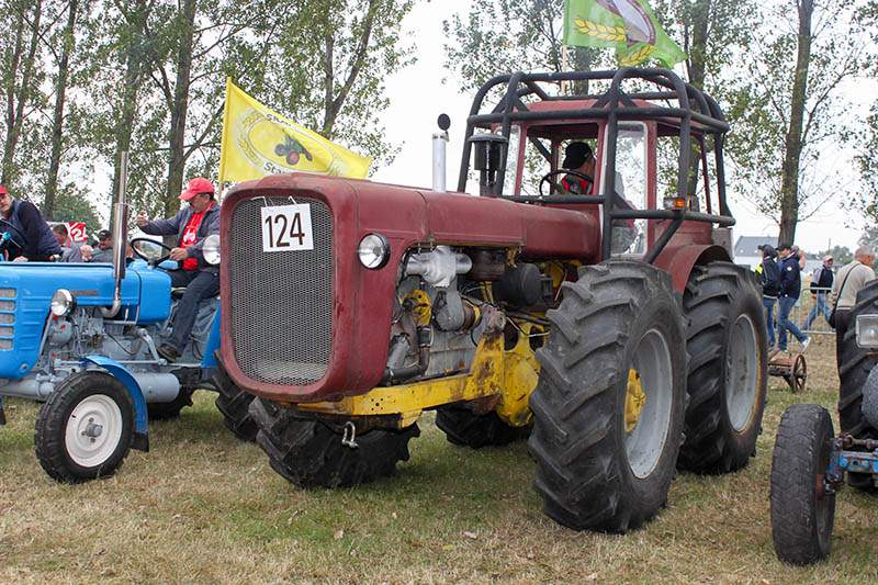 Parada starych traktorów w Wilkowicach.