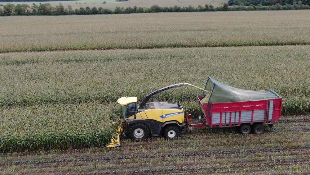 Zaczep ~Combi Hitch umożliwia szybka wymiane maszyn, np. podczas zbioru kukurydzy czy trawy.