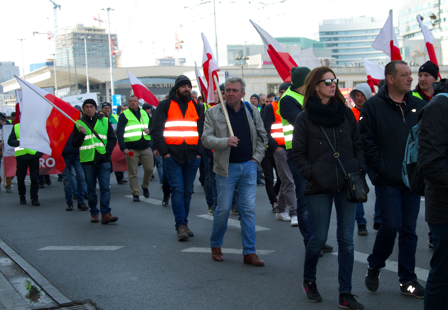 Protest AgroUnii w Warszawie. Manifestacja rozpoczęła się o 8.00 rano 3.04.2019 r. na pl. Zawiszy. O 10.00 zawyły syreny