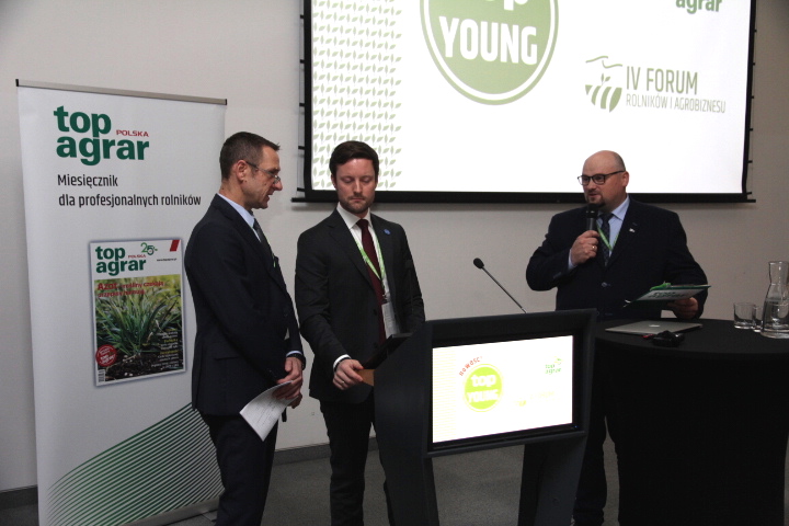 Simon Wencke, wiceprzewodniczcy Europejskiej Rady Młodych Rolników (po prawej) podczas wystąpienia na panelu: Młodzi Rolnicy