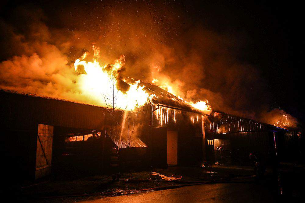 Akcja gaszenia pożaru we wsi Waksmund. Fot. Michał Adamowski, OSP Waksmund.
