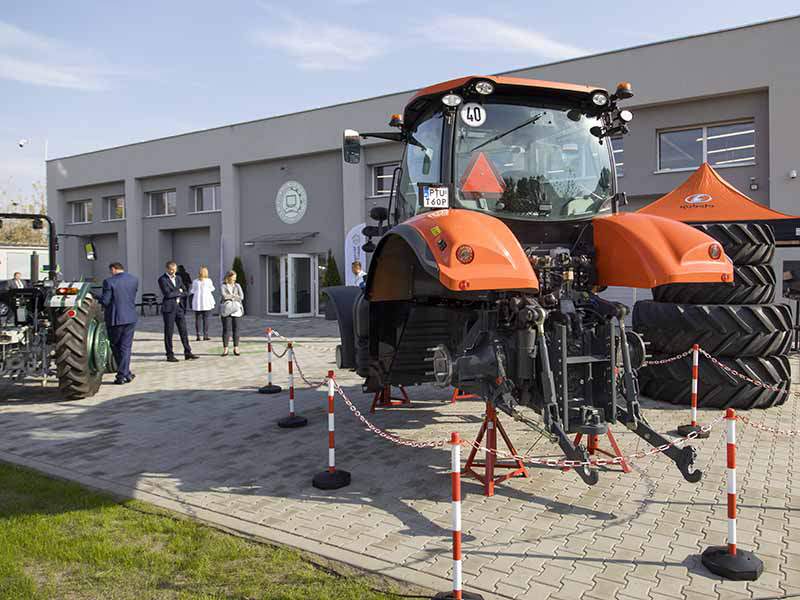 Centrum Precyzyjnego Rolnictwa Kubota w Kaczkach Średnich z traktorem Kubota M7131 Premium KVT i...