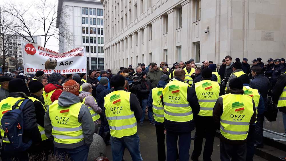 Protest rolników pod ministerstwem rolnictwa.