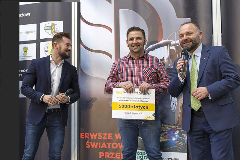 Wyróżnienie w kategorii „Maszyny” – 5000 złotych Robert Szymczak (w środku), z lewej Paweł Myć z firmy Waryński, z prawej Karol Bujoczek top agrar Polska