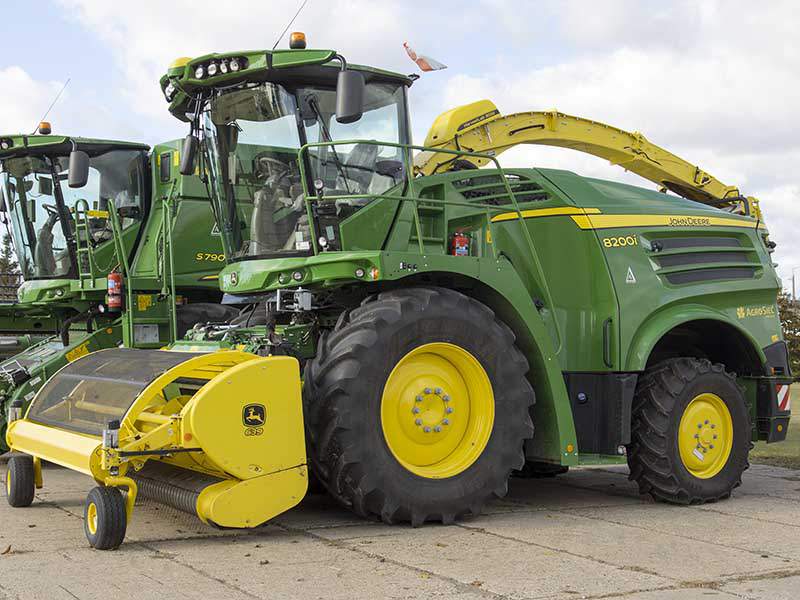 W gospodastwie Delta Agro pracuje sieczkarnia John Deere 8200i