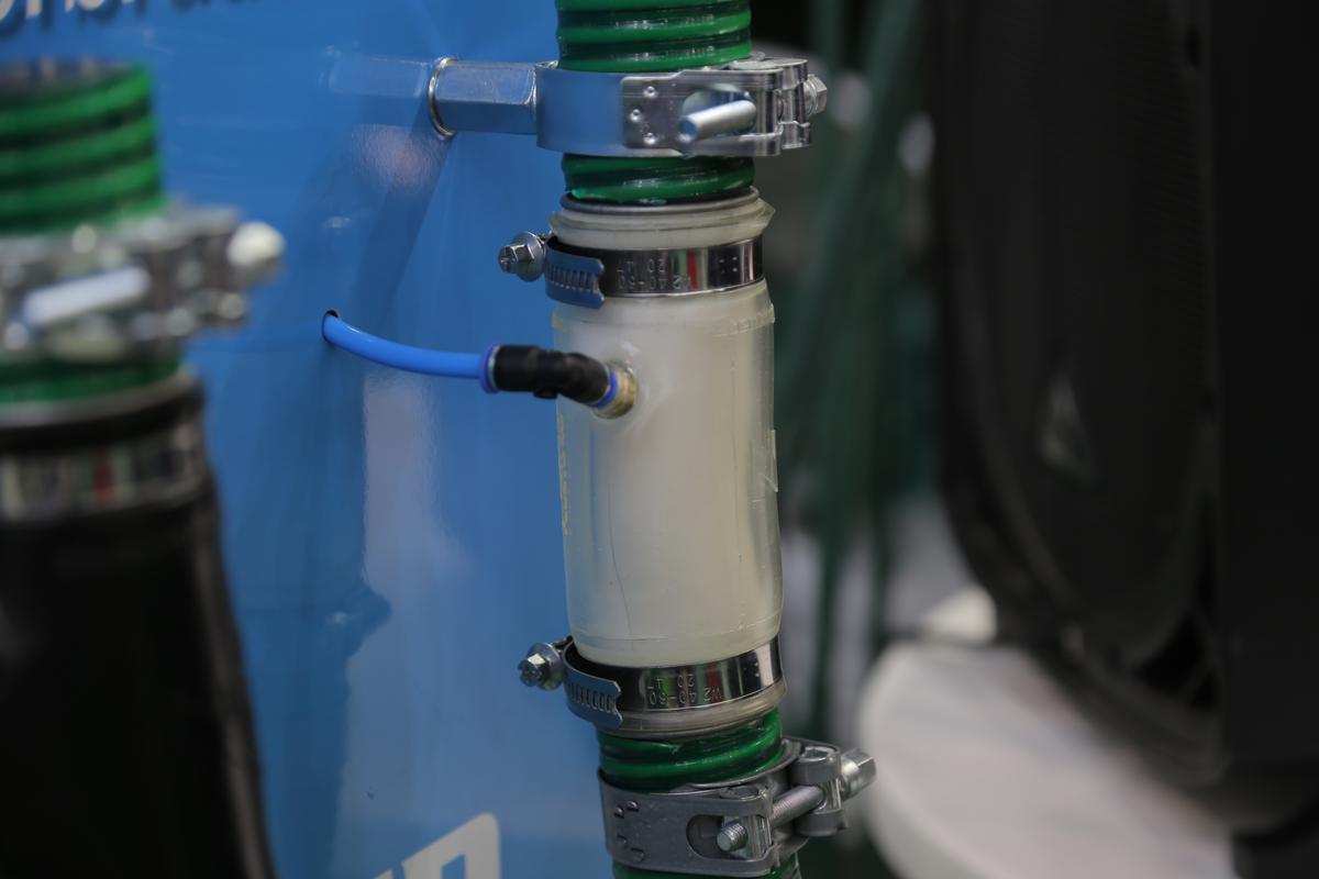 System Flusto firmy Zunhammer to pneumatyczny zawór, umożliwiający wyłączanie sekcji podczas aplikacji gnojowicy.