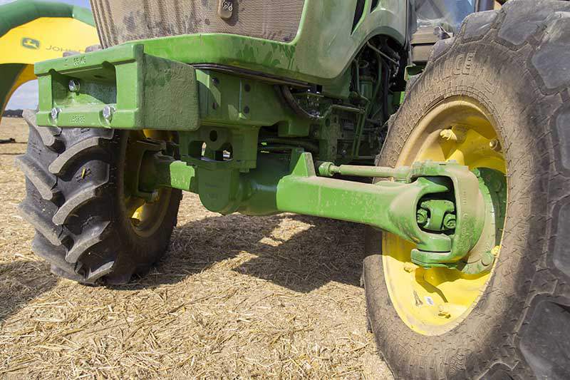 John Deere pokazał w Udaninie nowy ciągnik 5075E.