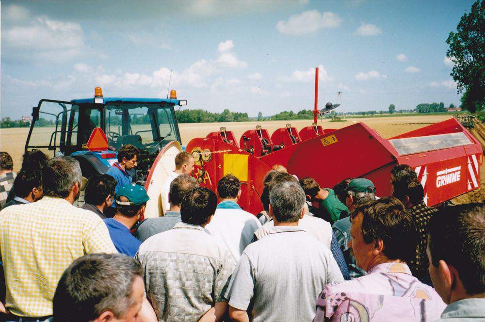 W 2000 roku Agrarada została dystrybutorem Grimme. Polscy producenci ziemniaków byli w tych latach słabo zmechanizowani.
