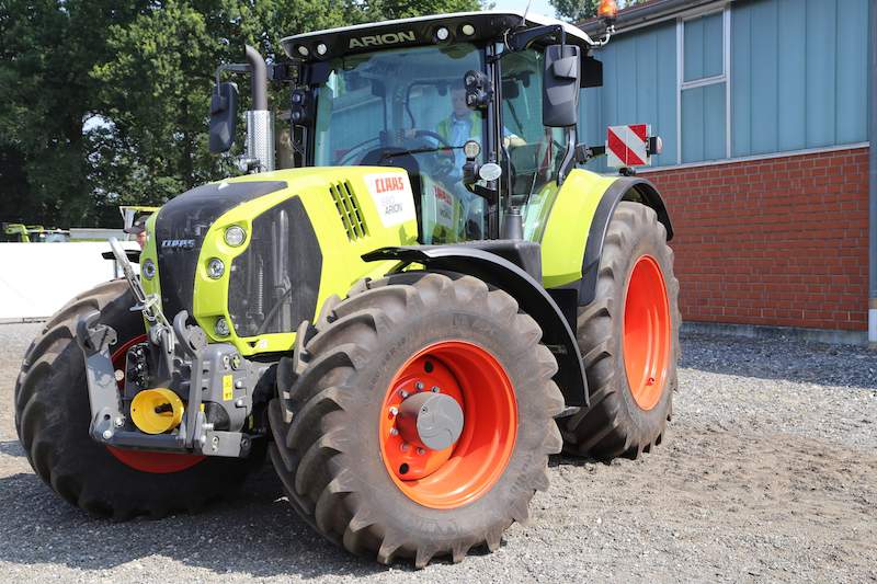 Claas Arion 660.