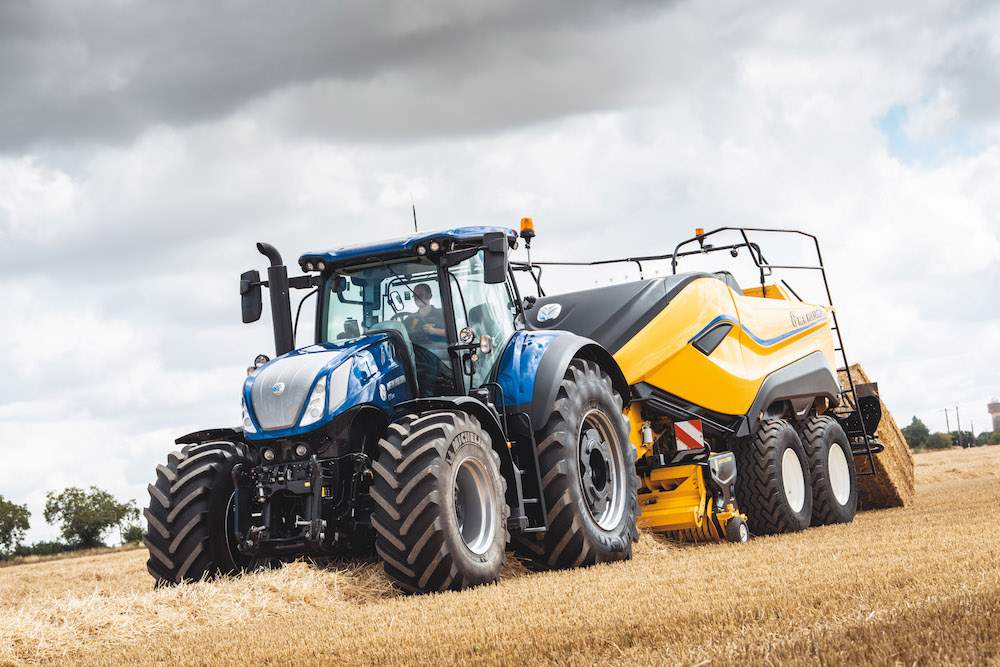 Jednym z najnowszych osiągnięć w prasach New Holland jest technologia podwójnych węzłów przyczyniajaca się do poprawy stanu środowiska i ograniczająca zaniczyszczenie paszy sznurkiem.
