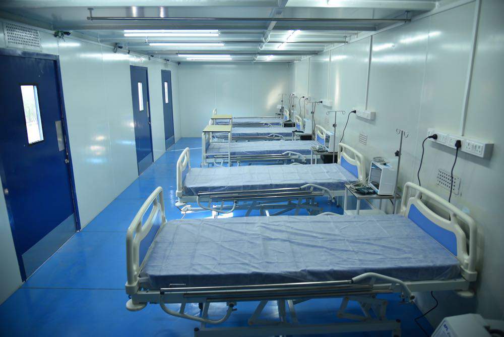 BKT podkreśla, że szpital zbudowano zaledwie w trzy tygodnie, instalując wewnątrz zaawansowaną technologię medyczną.