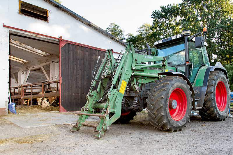 W gospodarstwach z produkcją zwierzęcą dobrze wyposażony traktor z drugiej ręki usprawnia pracę i kosztuje mniej niż nowy.