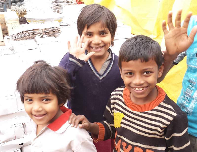 Dzieci na ulicach Delhi.