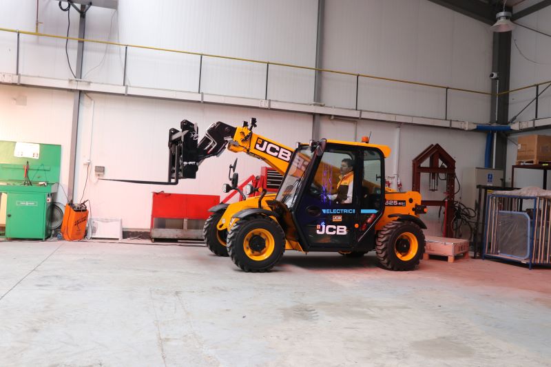 Elektryczna ładowarka JCB 525-60E.