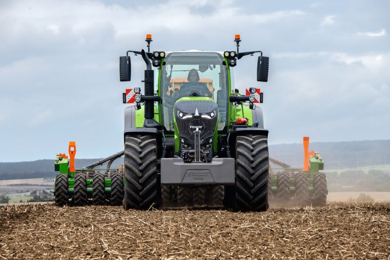 Nowy Fendt 700 Vario.