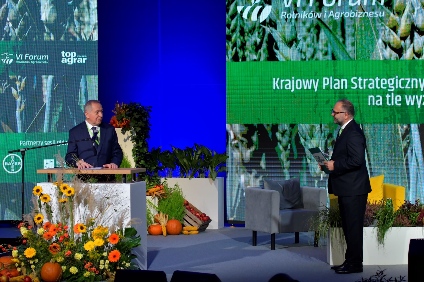 Minister rolnictwa Henryk Kowalczyk i moderator Forum Karol Bujoczek, redaktor naczelny top agrar Polska.