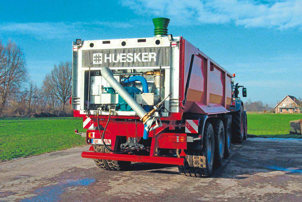 Flexcover Combi Plus składa się ze specjalnej przystawki do naczepy ciężarowej montowanej w miejscu tylnej klapy.