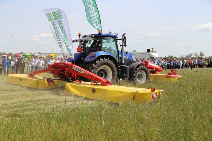 New Holland T7.210 + zestaw Pottinger 11,5 m