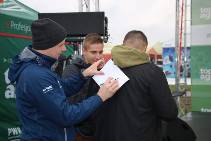 No i mała sesja foto ze słomkiem oraz autograf. :)