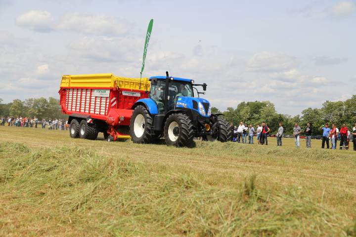 New Holland T7.200 + Pottinger Europrofi Combiline