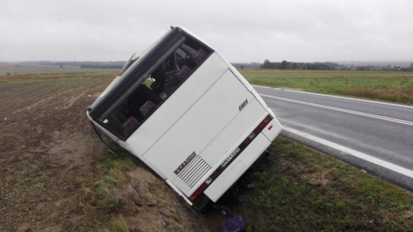 Wypadek autobusu wiozącego rolników.