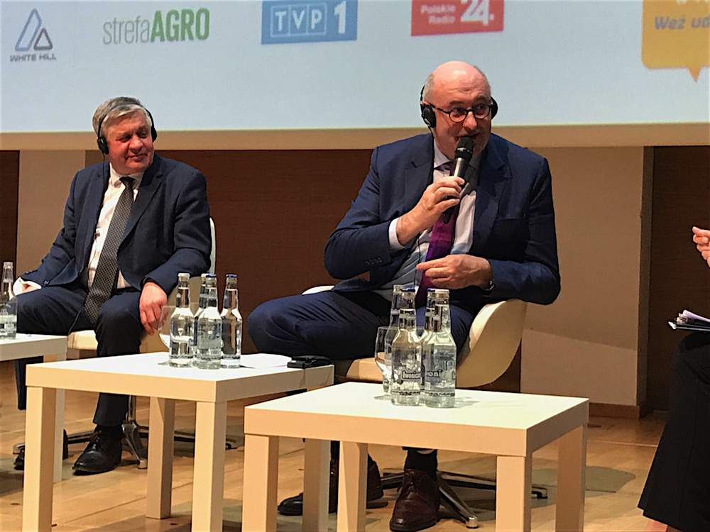 Minister Krzysztof Jurgiel i komisarz Phil Hogan odczas debaty w Jasionce.