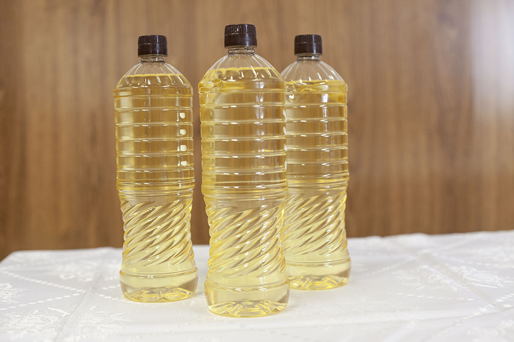 Panie z KGW w Kończycach Wielkich używają rodzimego oleju rzepakowego do wypieków, smażenia oraz na zimno - na przykład do przyrządzania majonezu.