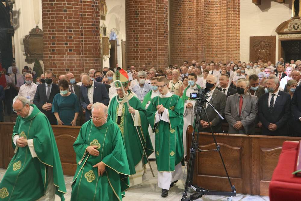 Ważnym punktem uroczystych obchodów była msza święta odprawiona przez jego ekscelencję Prymasa Polski abp. Wojciecha Polaka w Gnieźnieńskiej Katedrze.