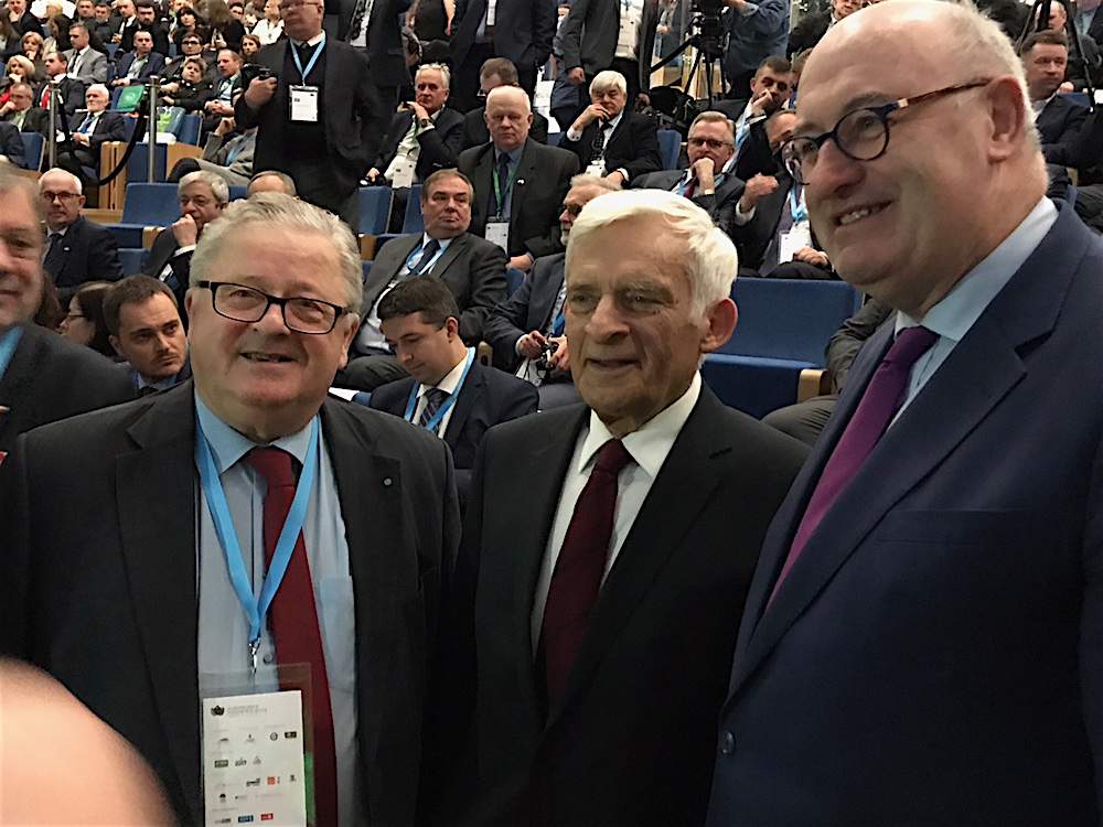 Europosłowie: Czesław Siekierski i Jezry Buzek oraz komisarz ds. rolnictwa Phil Hogan.