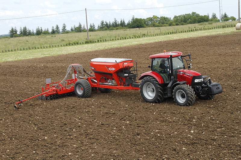 Siewniki systemowe marki Kuhn w wersji TT 3500 i TT 6500 pozwalają na siew nasion i podawania dawki startowej nawozu.